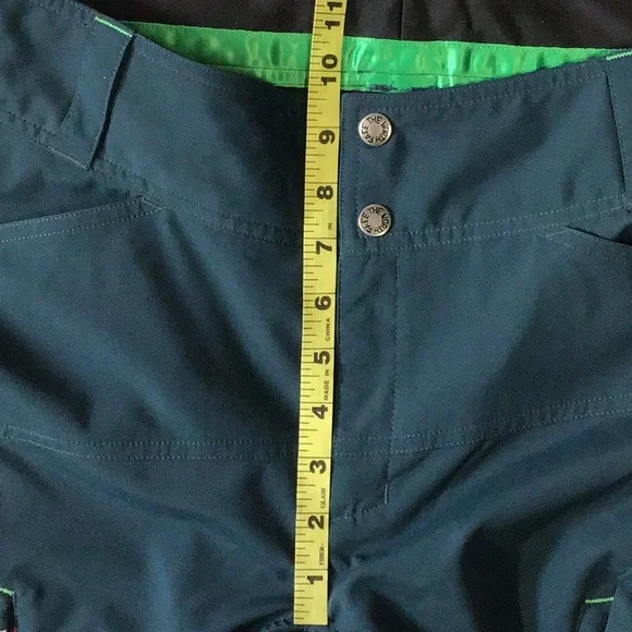 The North Face blue/green shorts with pockets - Picture 7 of 16
